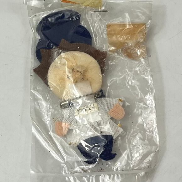 Vtg Newberrys Made in Japan Felt Bellhop Character Pin/Brooch Original Packaging - Picture 2 of 5